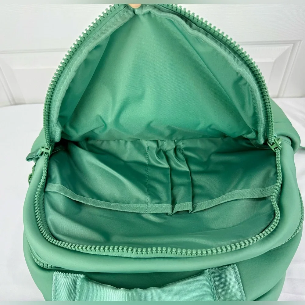 All In Motion Faux Neoprene Laptop Backpack Green, NWOT - Picture 4 of 11